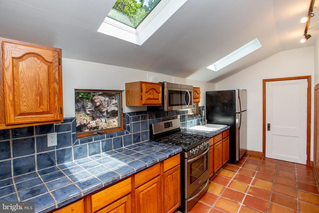 6 QUARRY ROAD