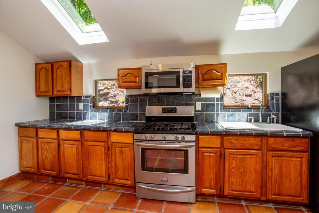6 QUARRY ROAD