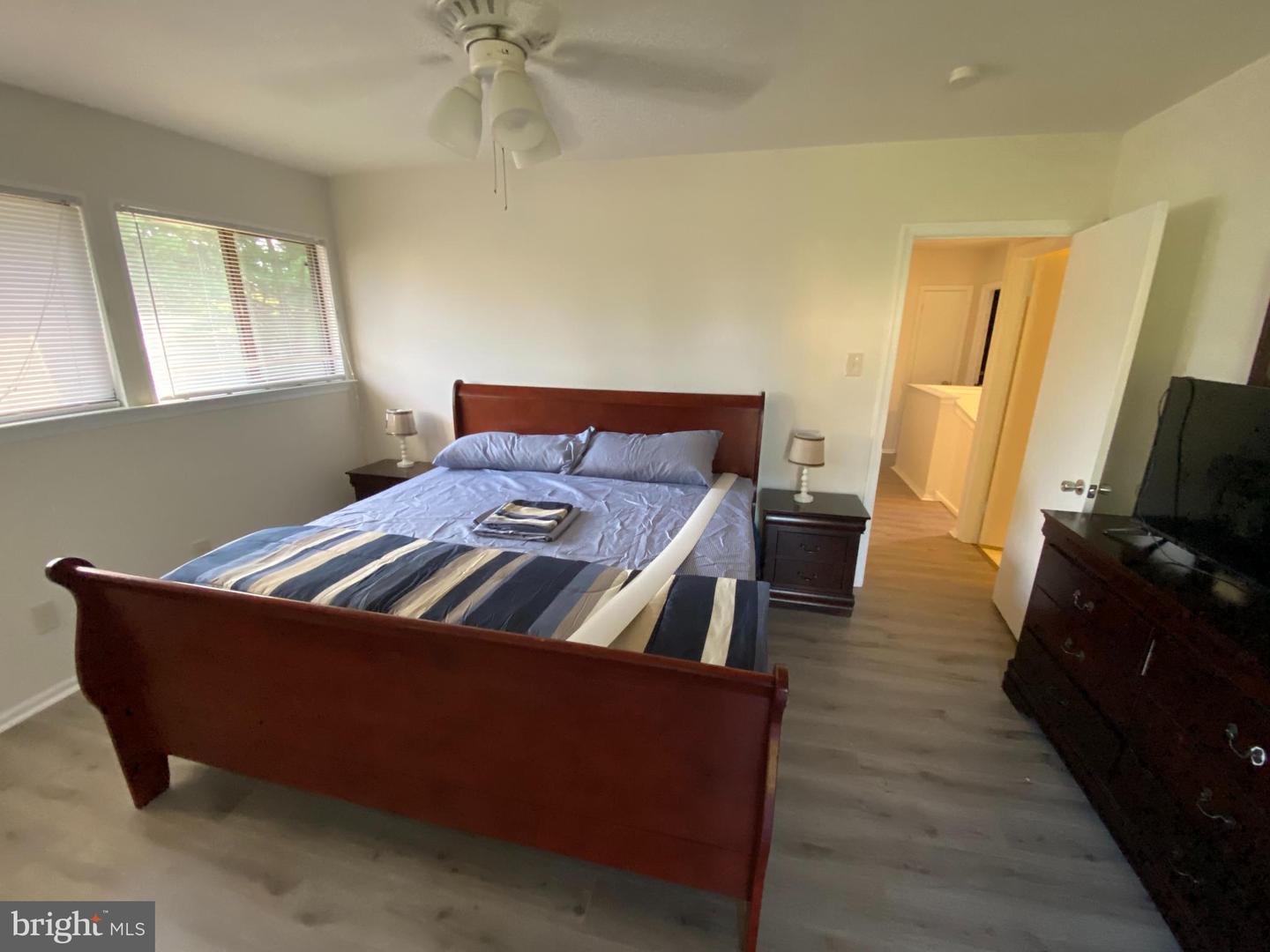 76 Queens Cir