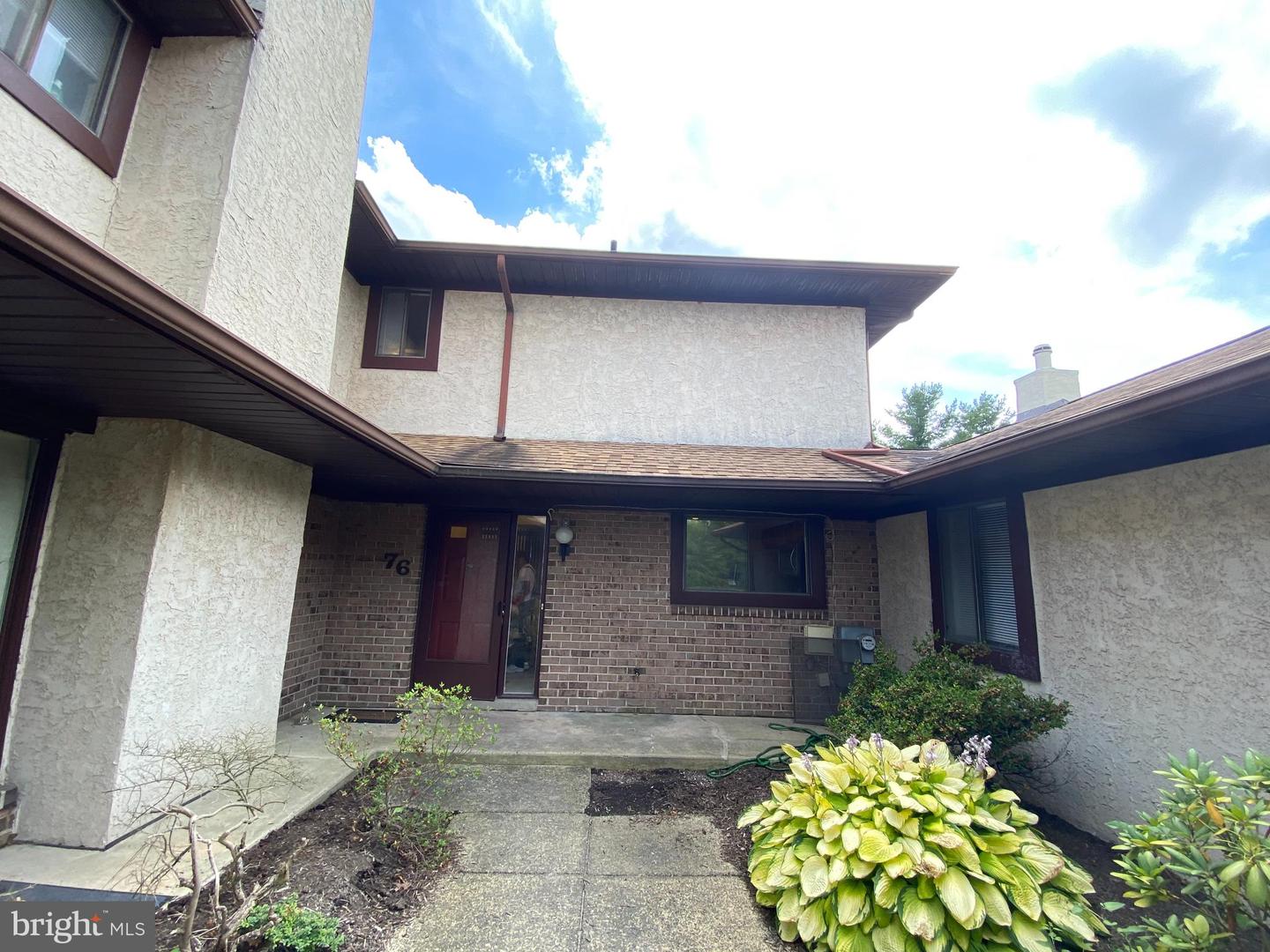 76 Queens Cir