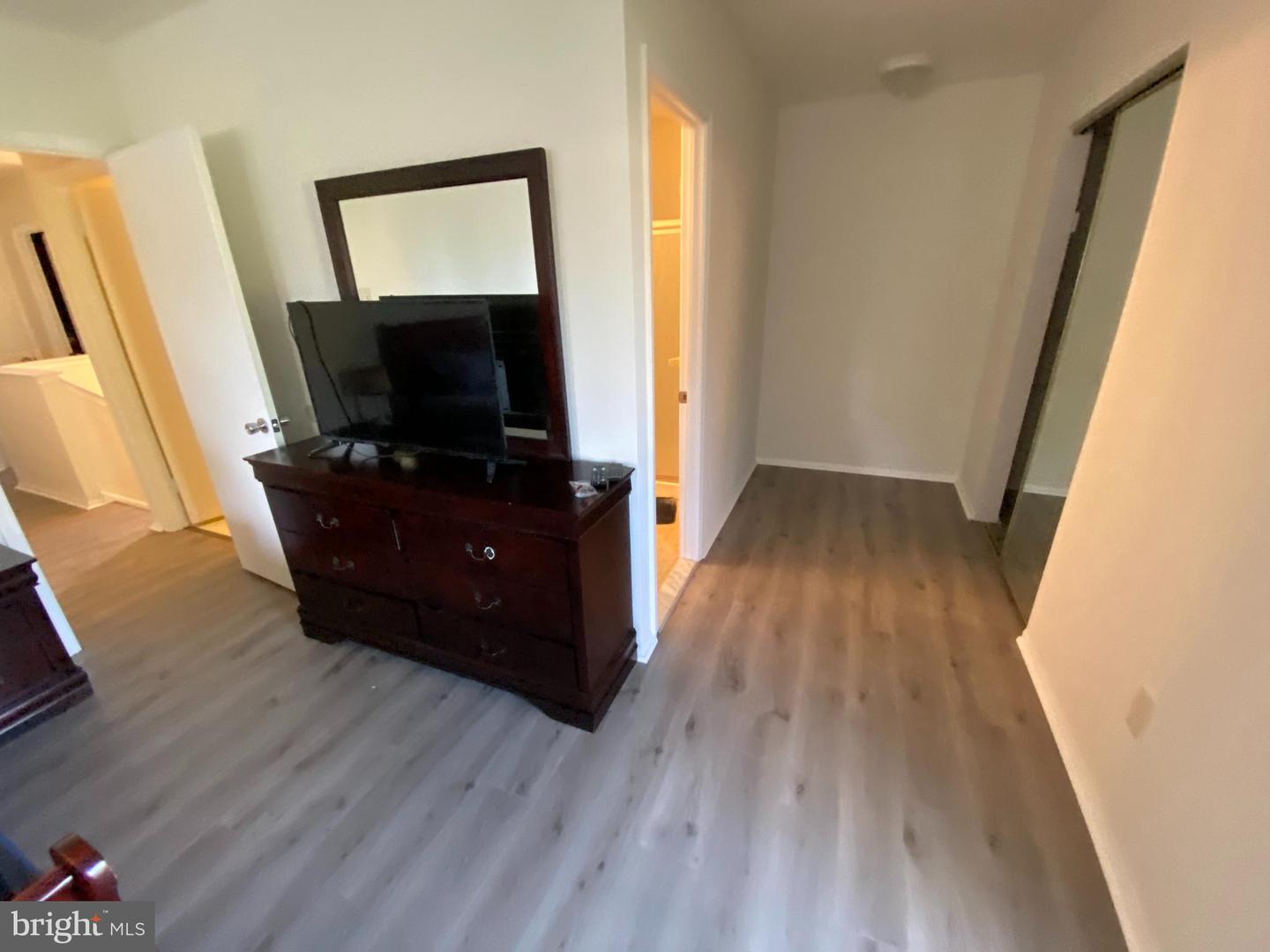 76 Queens Cir