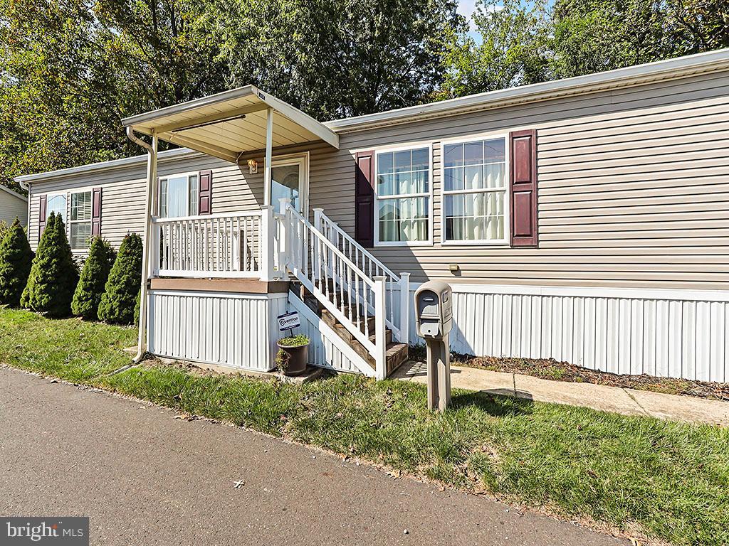 3346 Lilac Ave