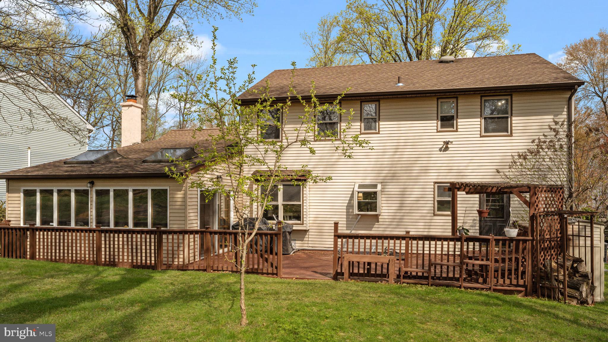 739 Bridgeview Rd
