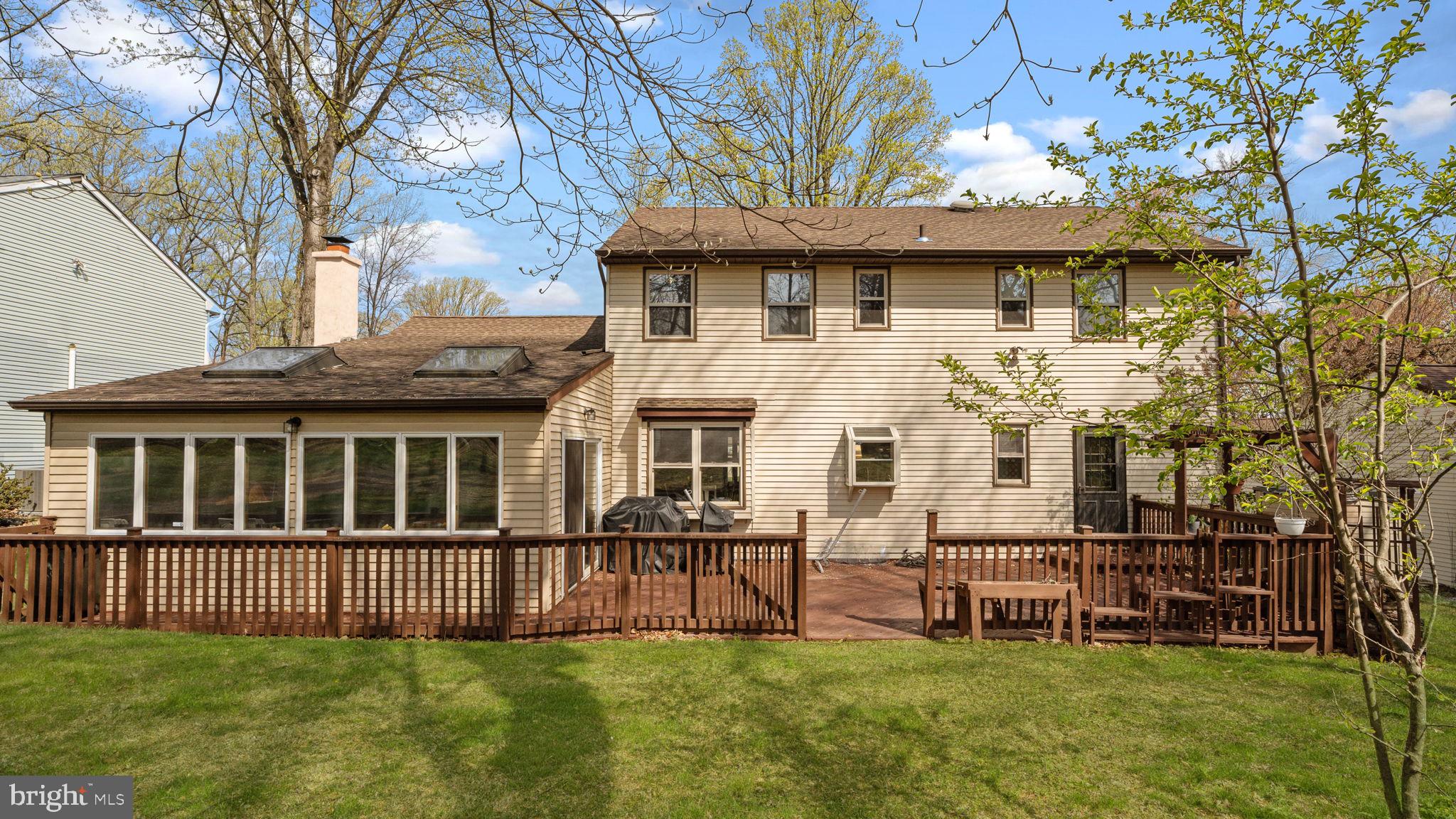 739 Bridgeview Rd