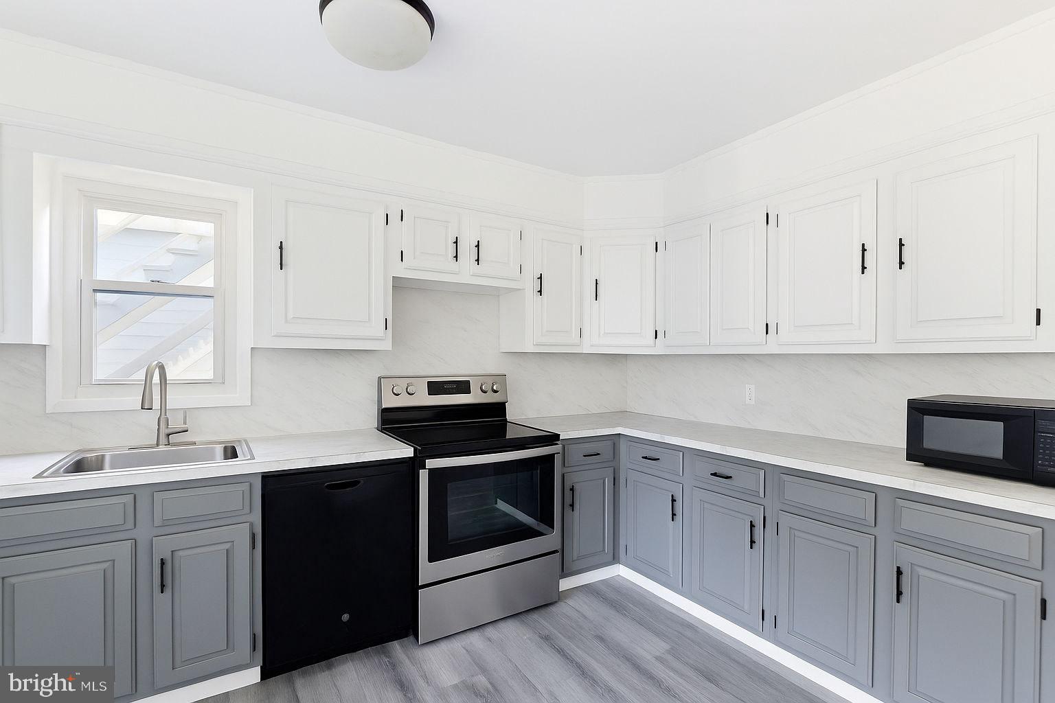 76 GRIDIRON ROAD 1ST FL