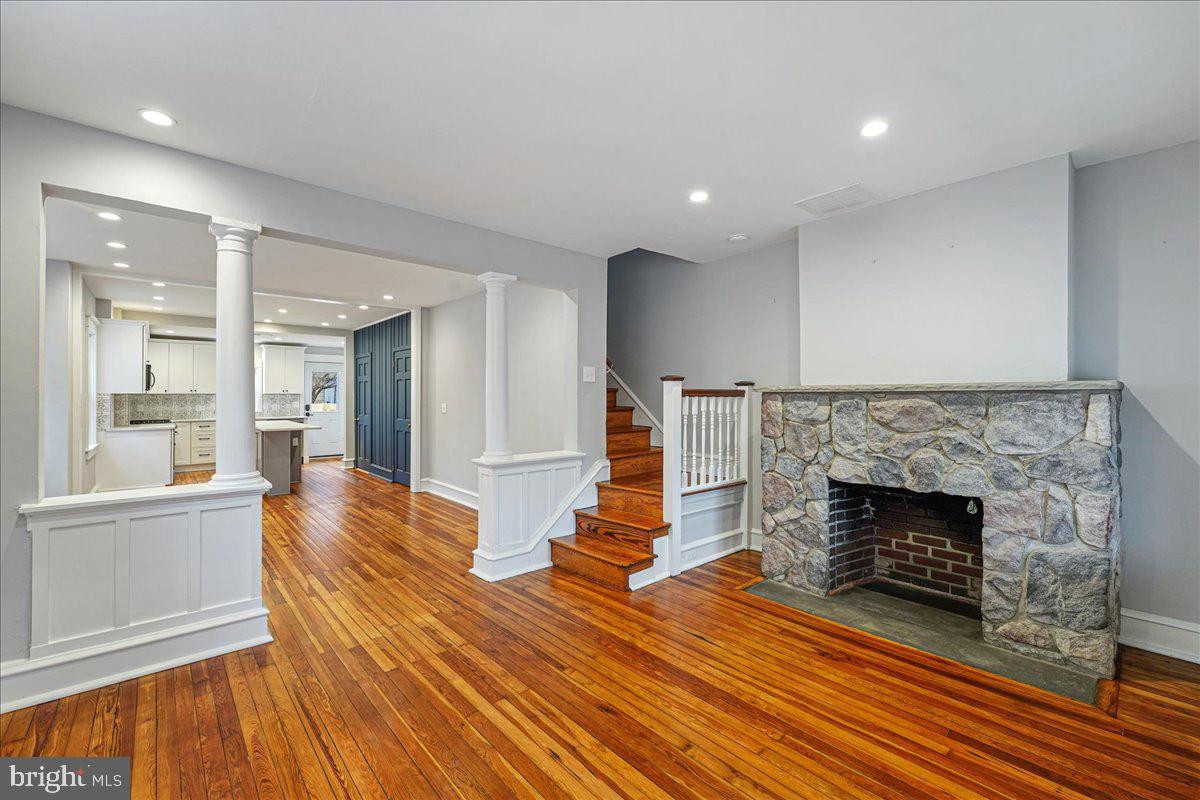 105 E 6th St