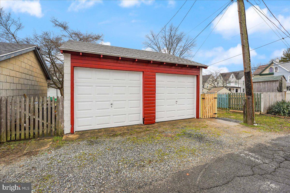 105 E 6th St