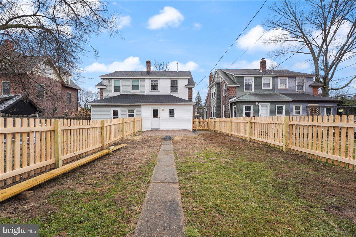 105 E 6th St