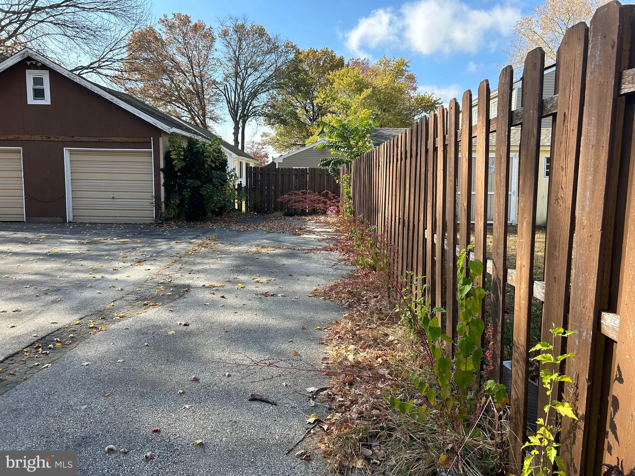 1027 FAIRVIEW RD