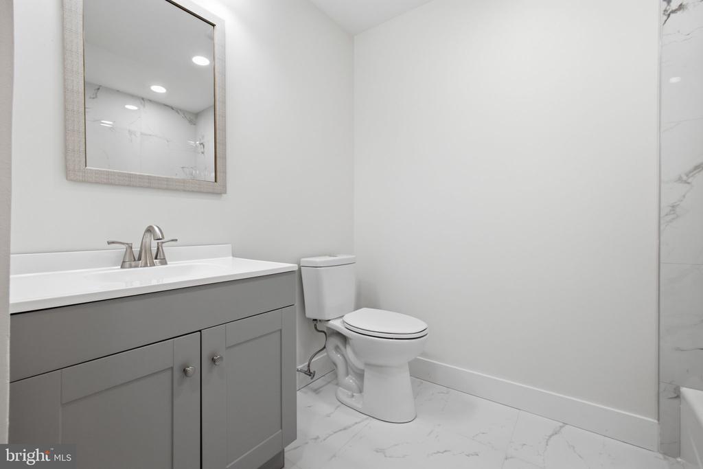 1006 YORK ROAD Unit: L2