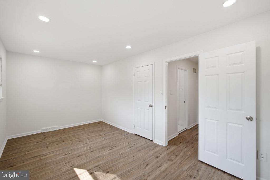 1006 YORK ROAD Unit: L2
