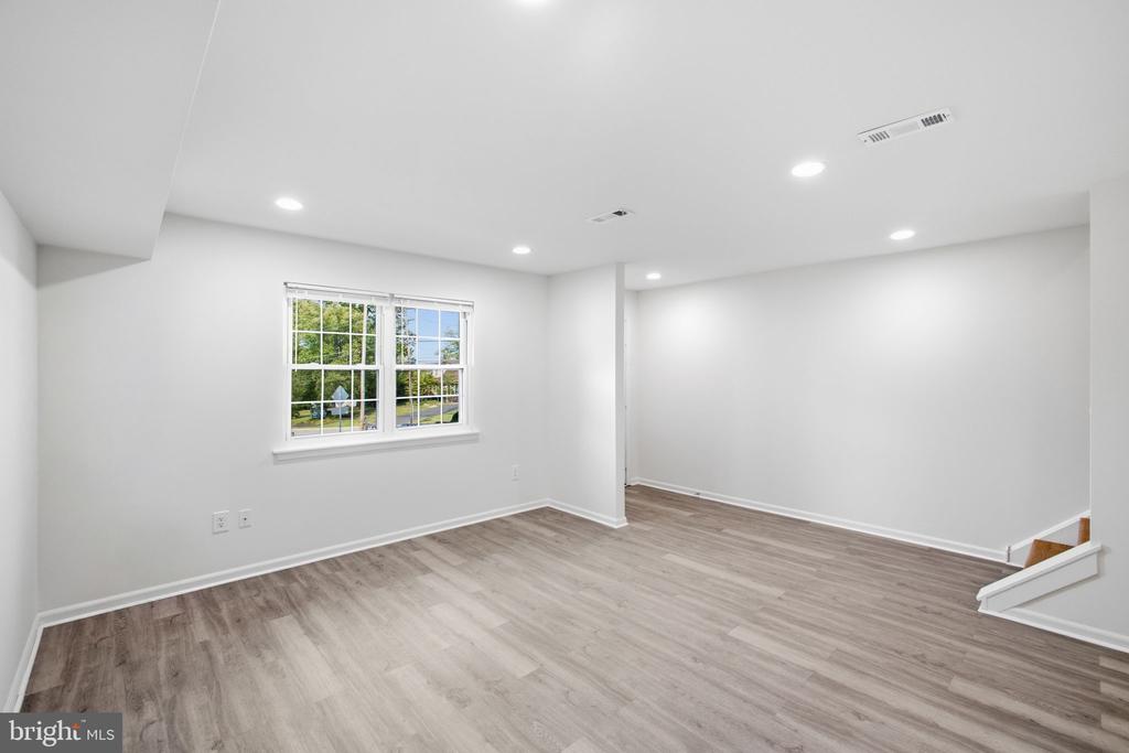 1006 YORK ROAD Unit: L2