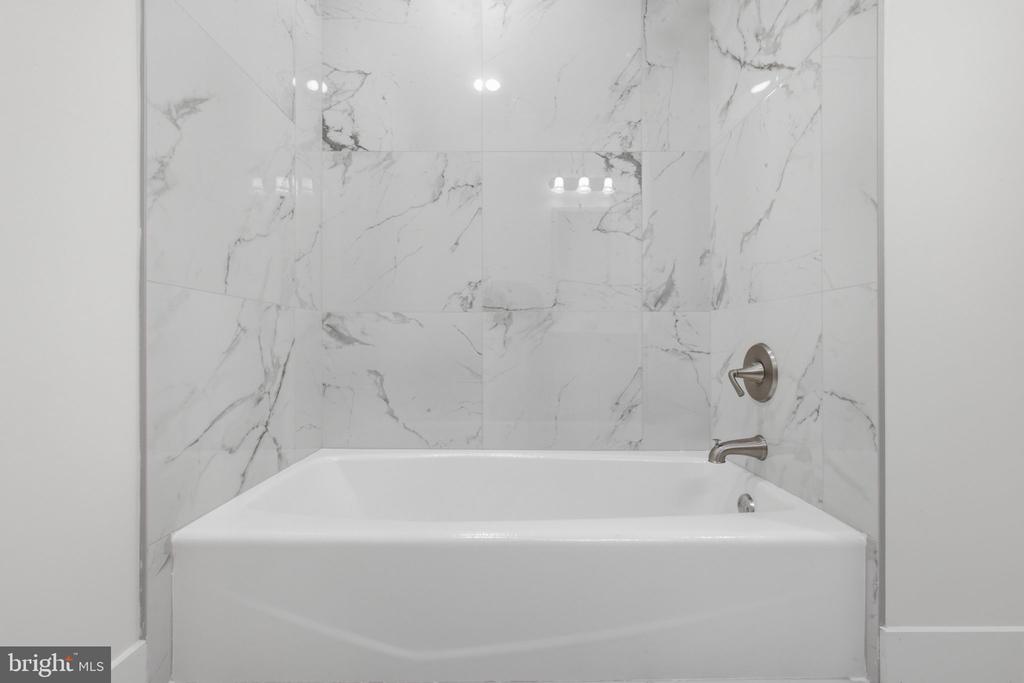 1006 YORK ROAD Unit: L2