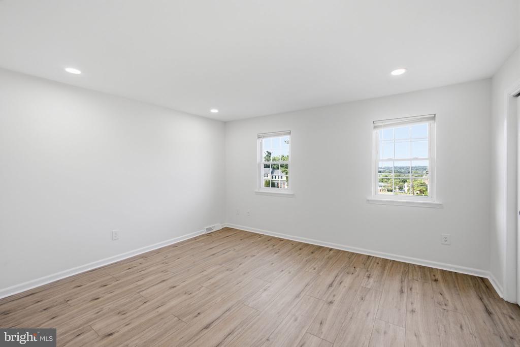 1006 YORK ROAD Unit: L2