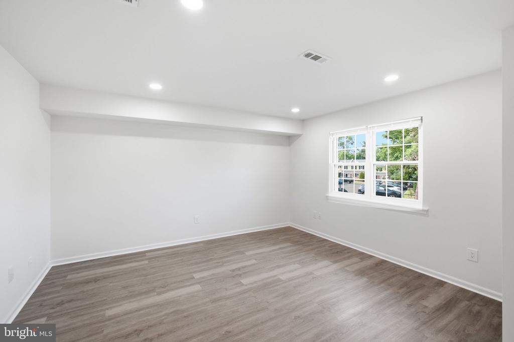 1006 YORK ROAD Unit: L2