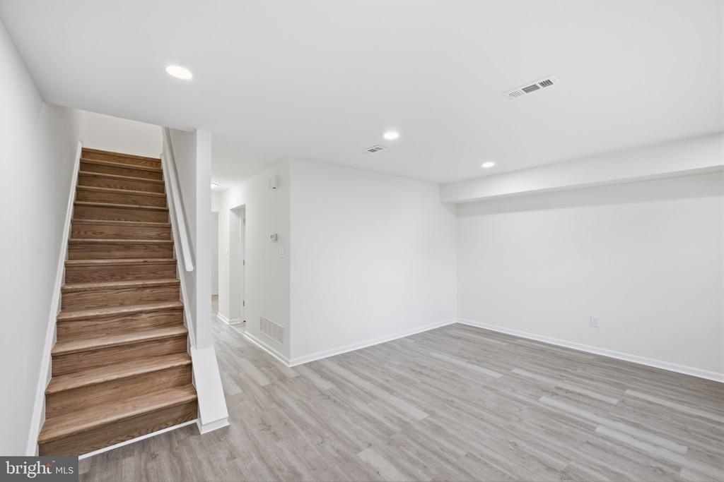 1006 YORK ROAD Unit: L2