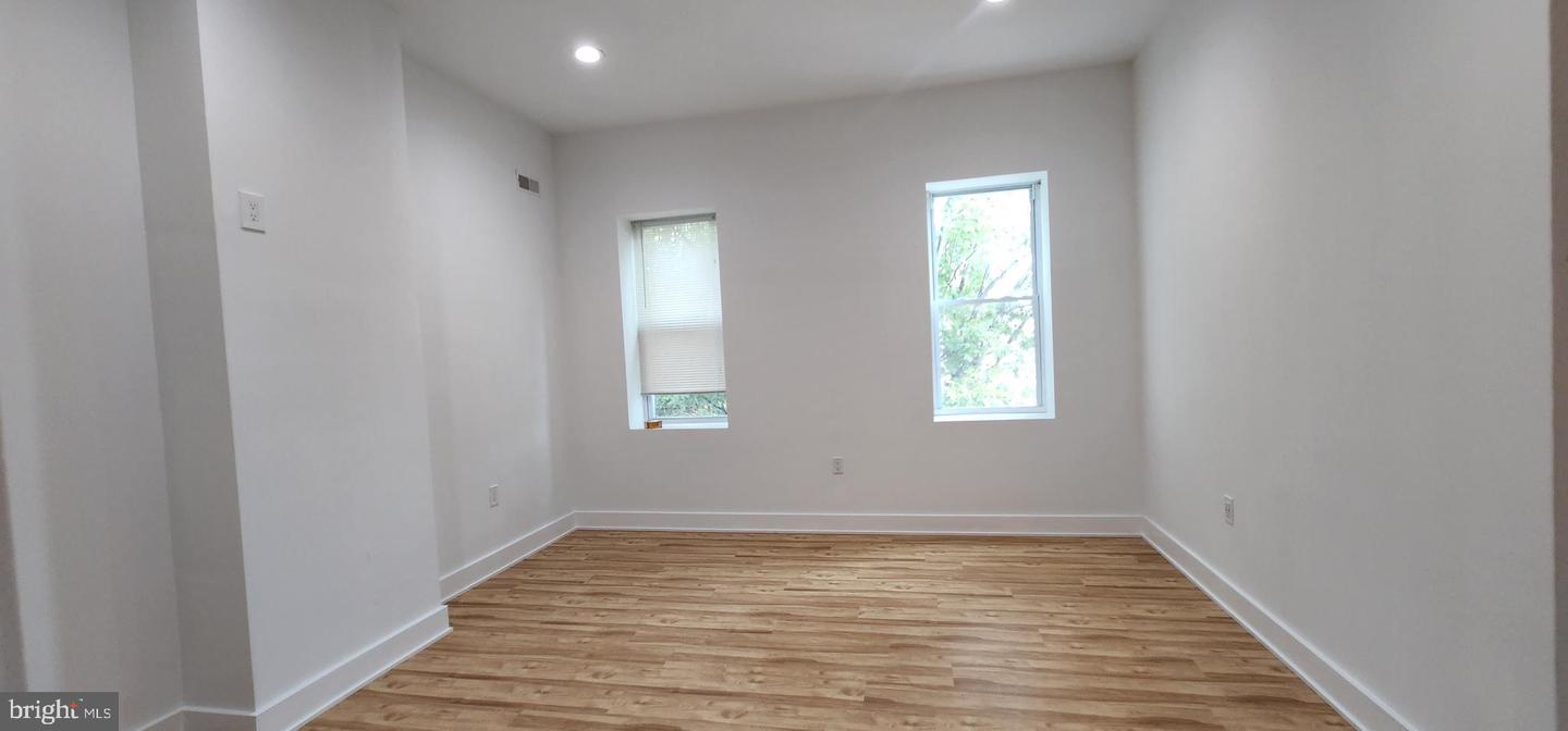 2512 W Sergeant St