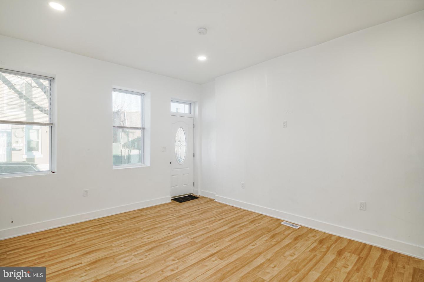 2512 W Sergeant St