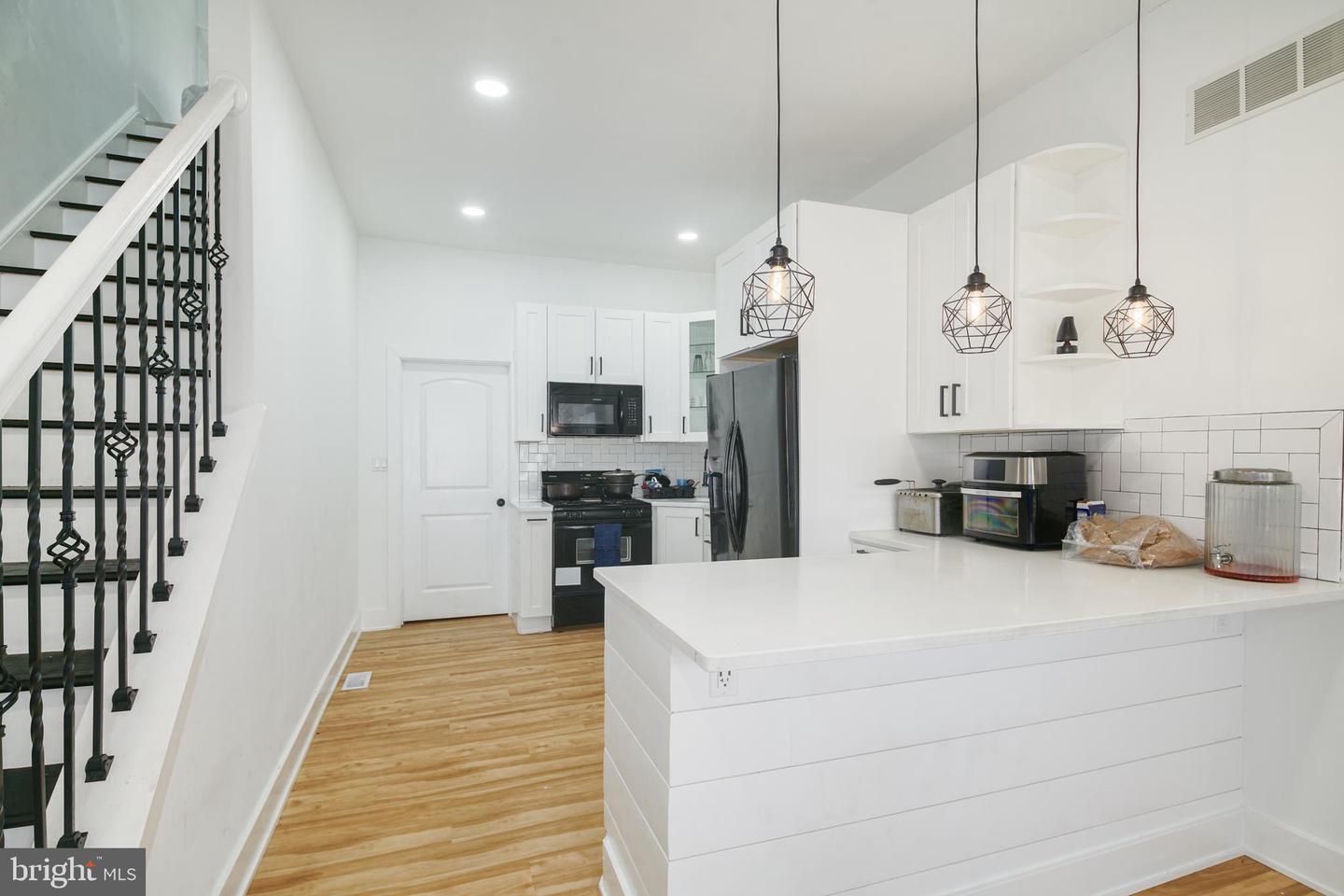 2512 W Sergeant St