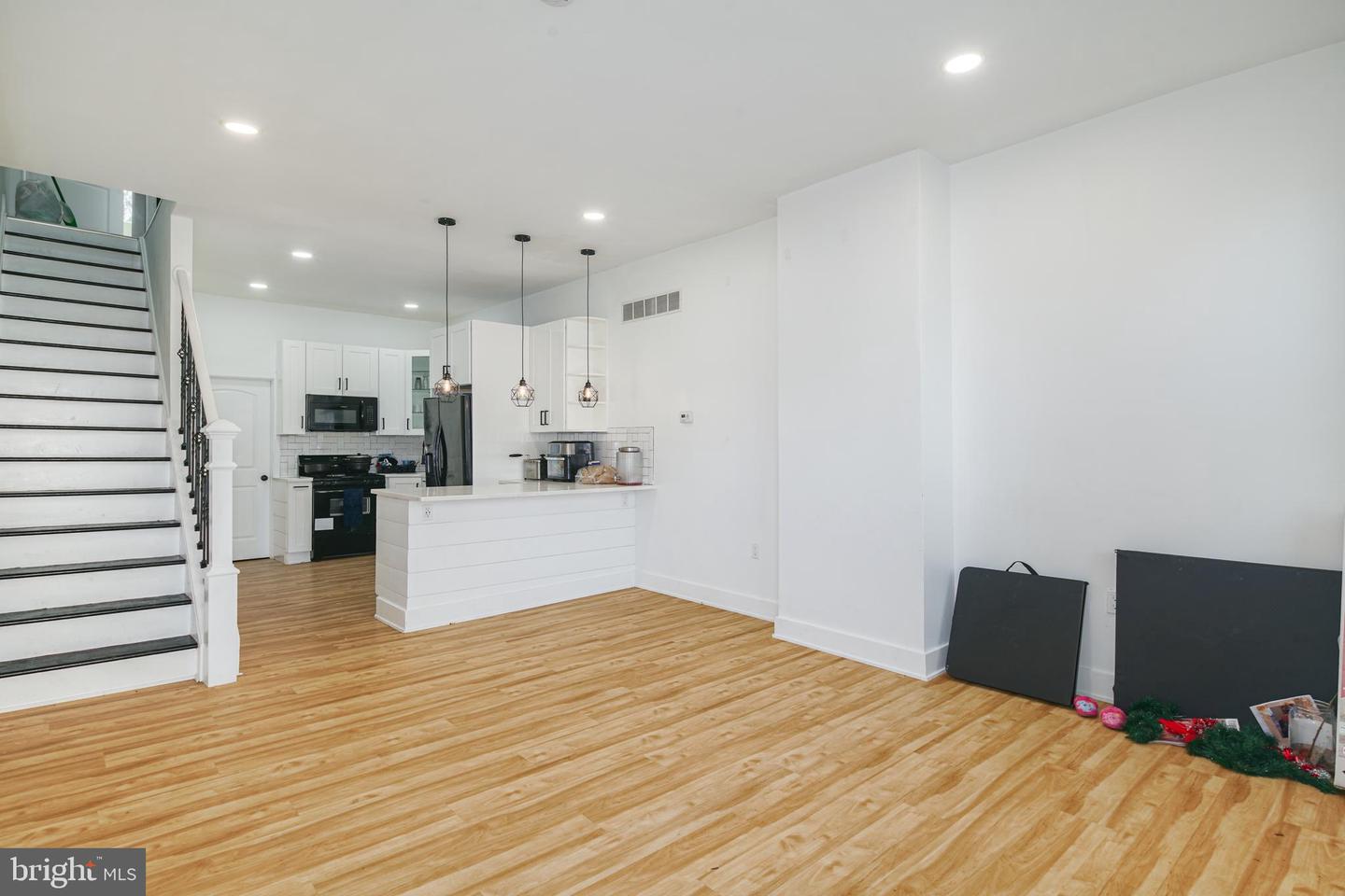 2512 W Sergeant St