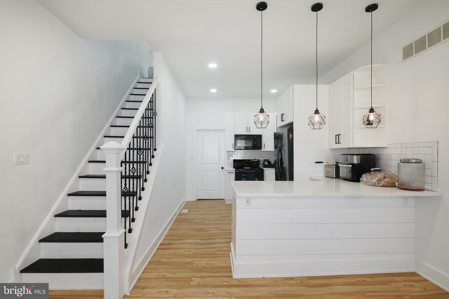 2512 W Sergeant St