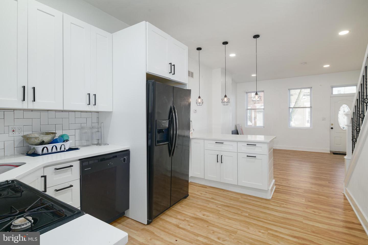 2512 W Sergeant St