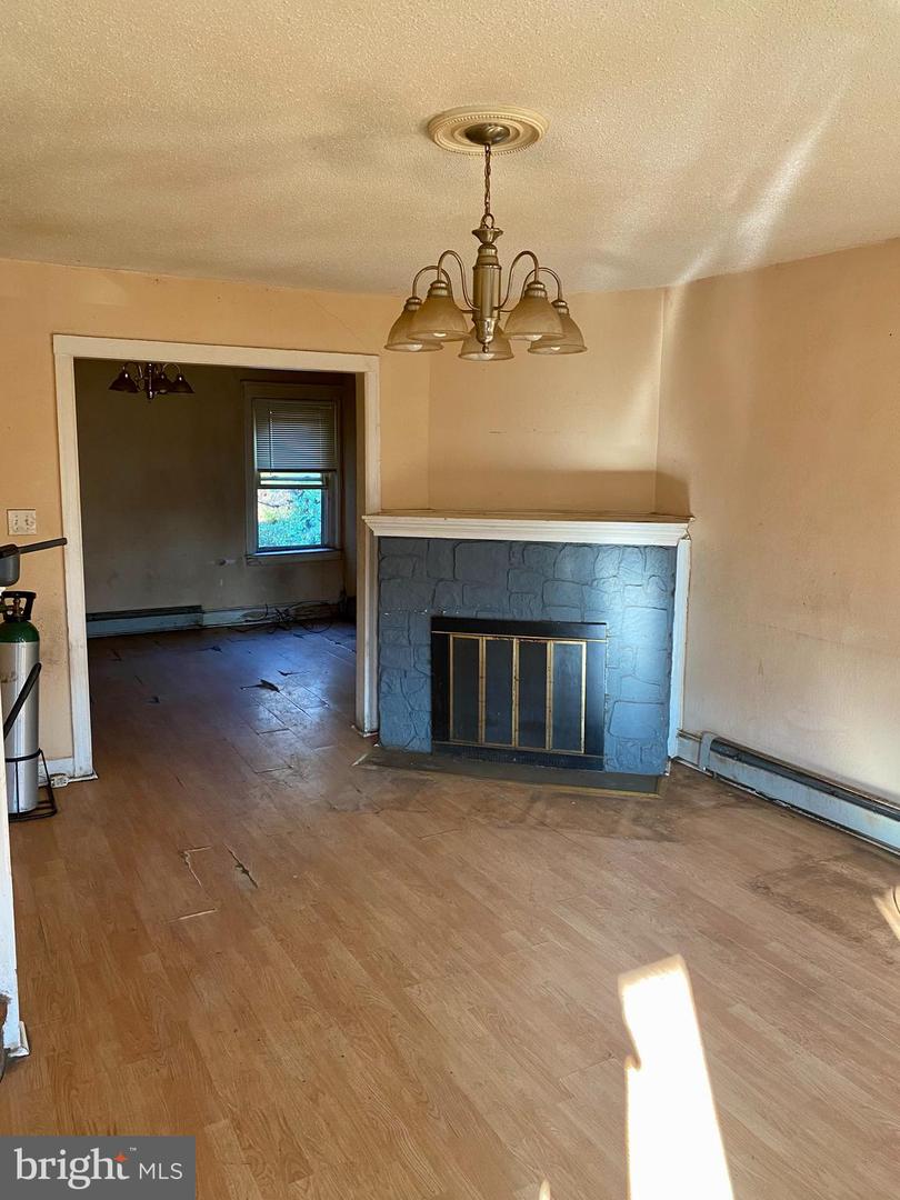 707 W Fisher Ave