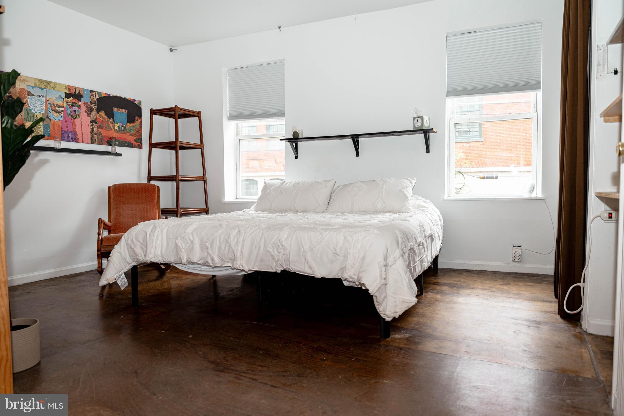 105 W OXFORD ST