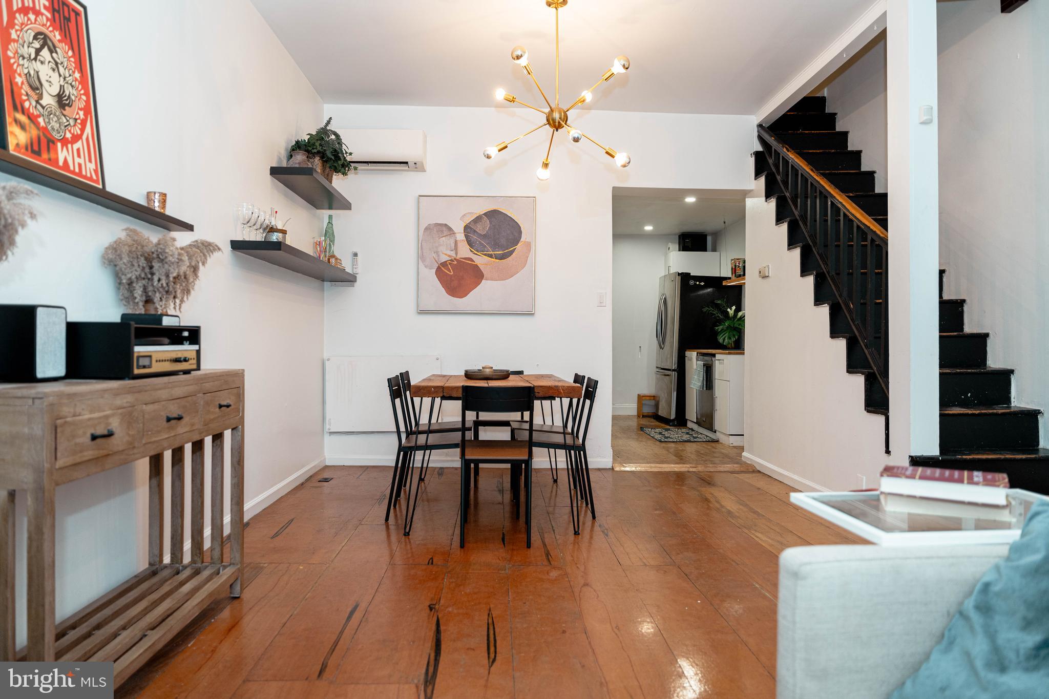105 W OXFORD ST