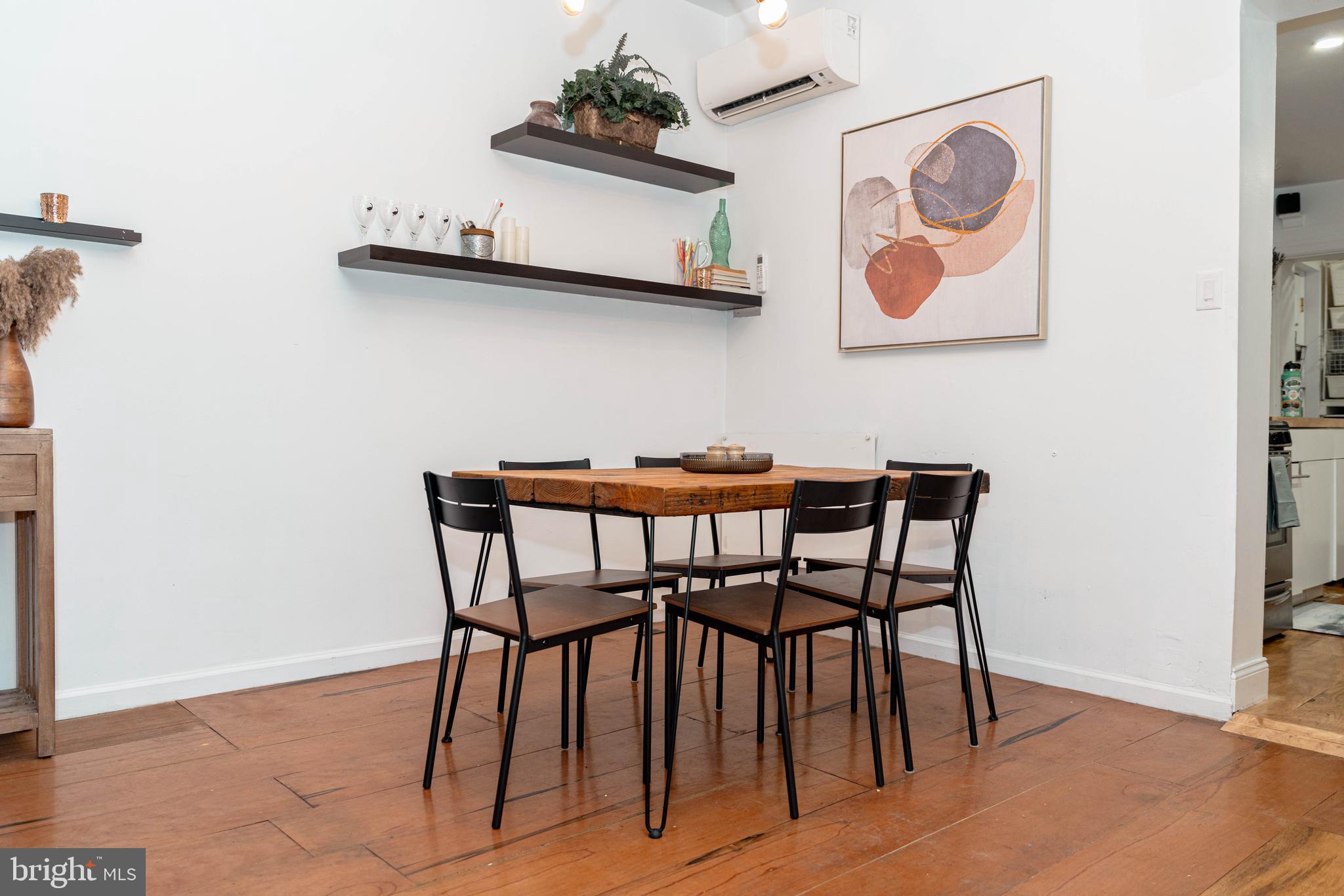 105 W OXFORD ST