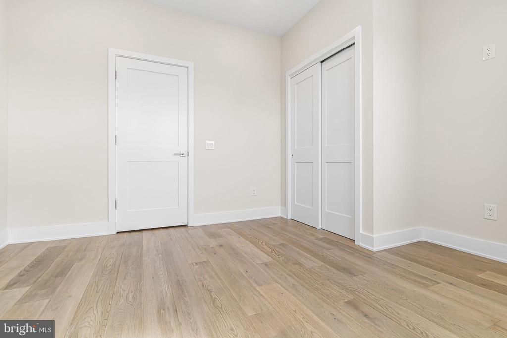 486 SHURS LANE