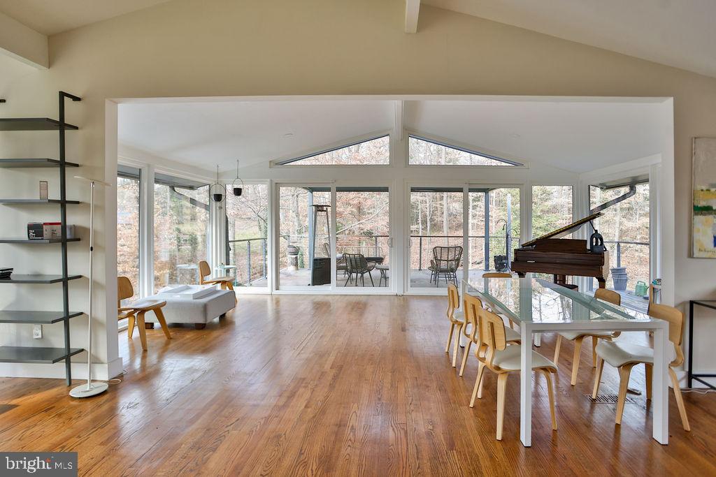 8518 FOREST STREET
