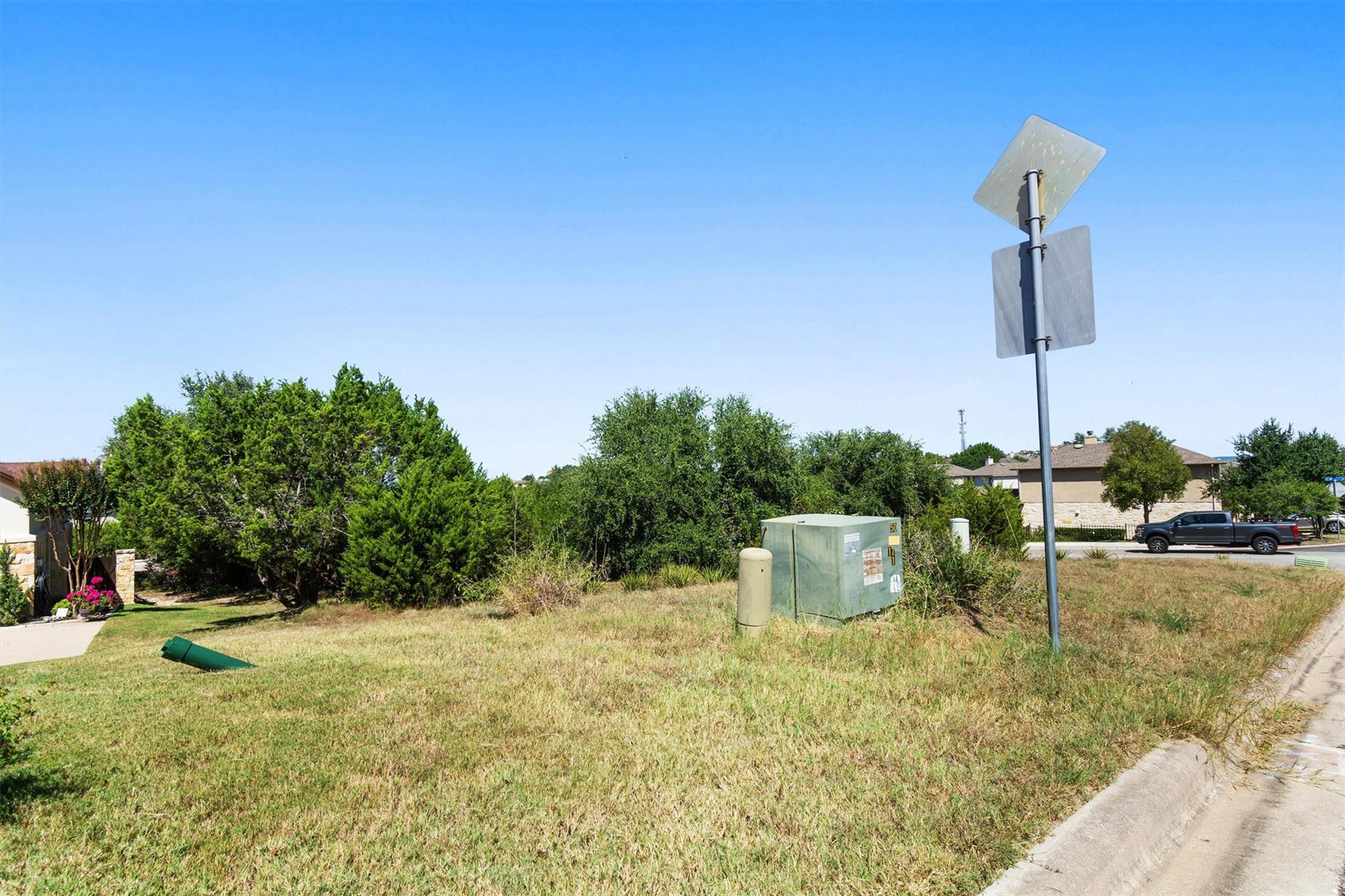 15225 Dave DR
