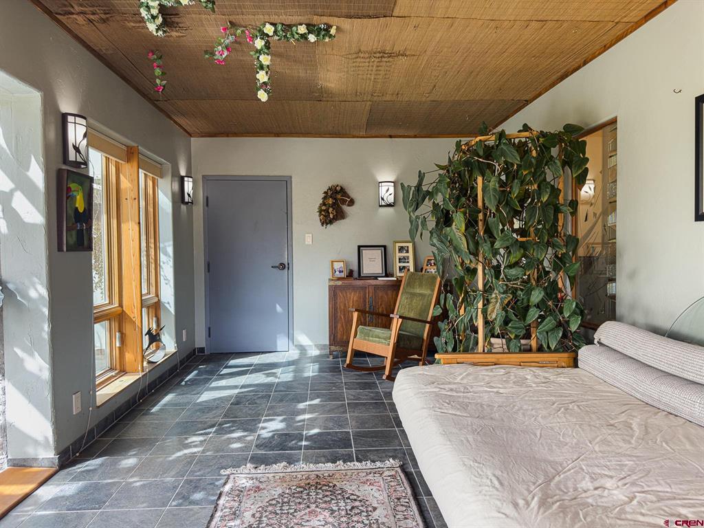 1071 Black Canyon Road