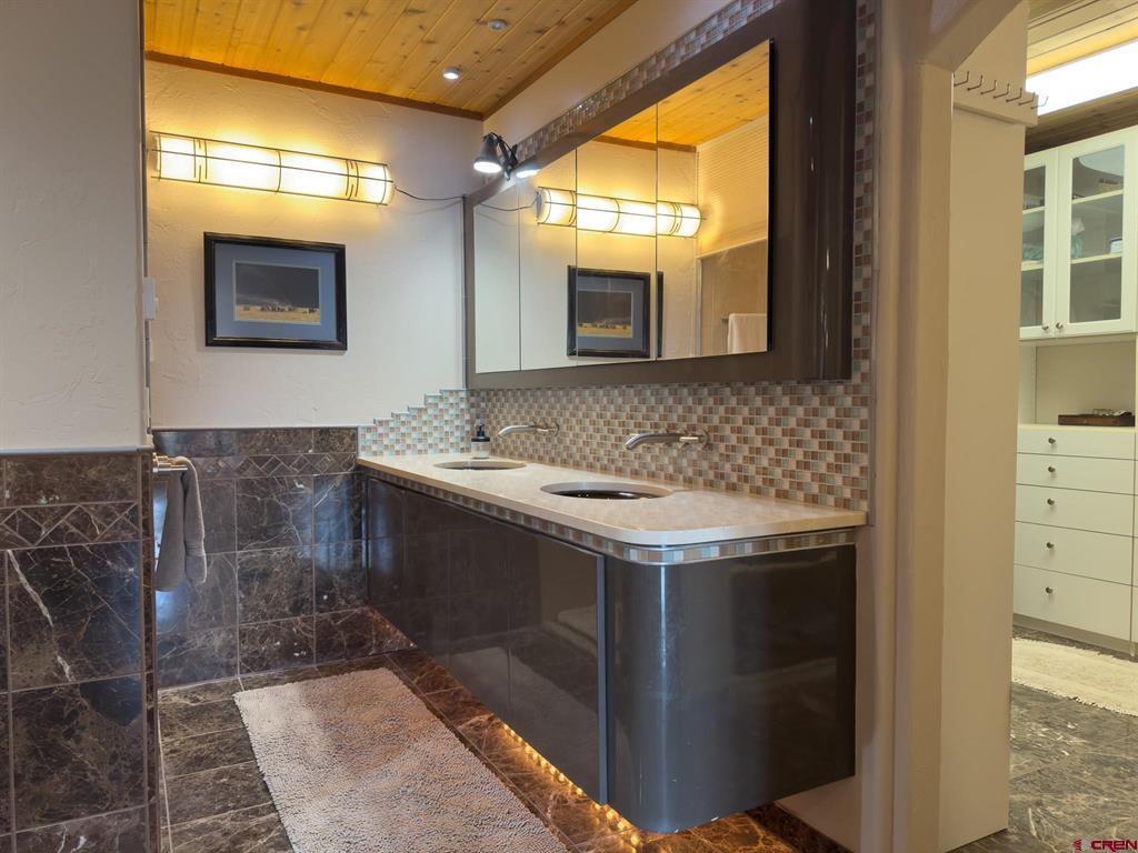 1071 Black Canyon Road