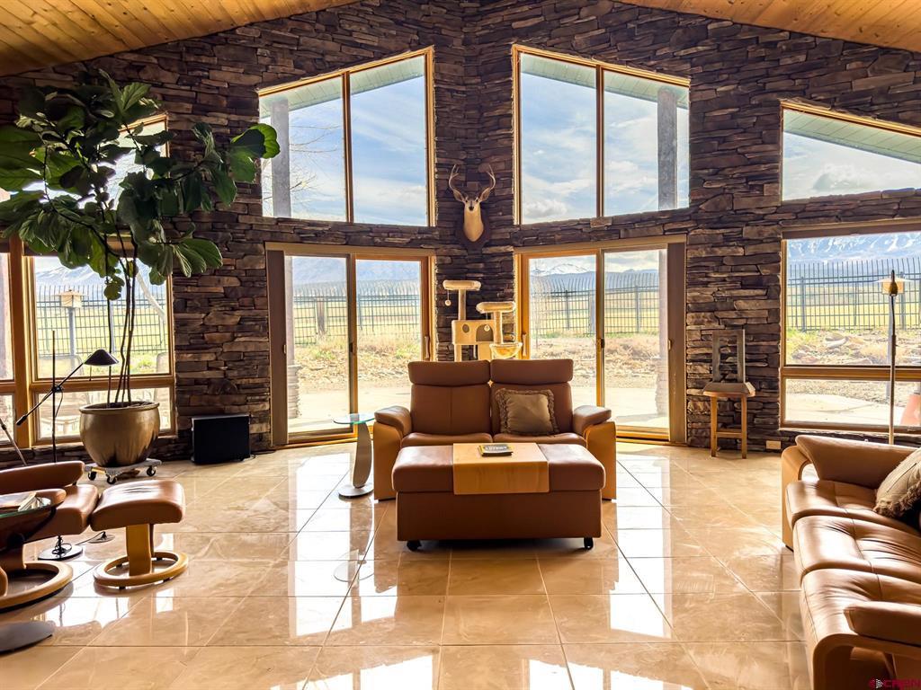 1071 Black Canyon Road