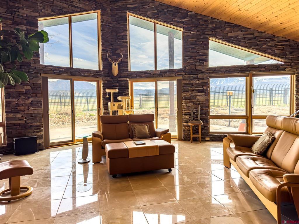 1071 Black Canyon Road