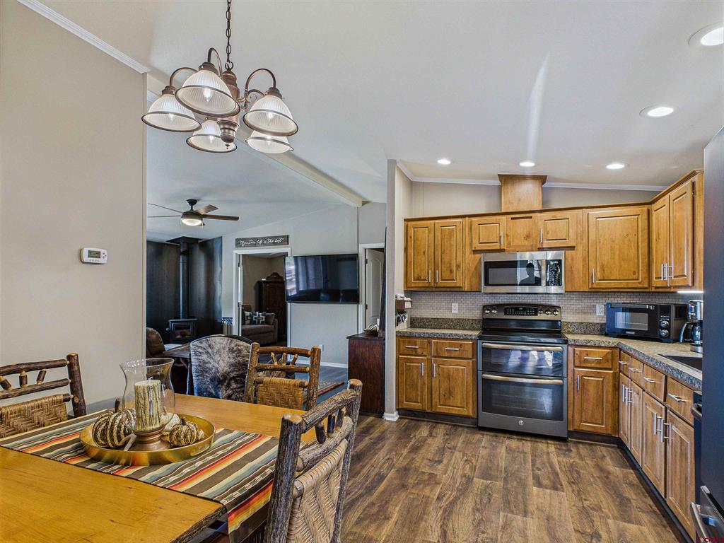 21578 Highway 65