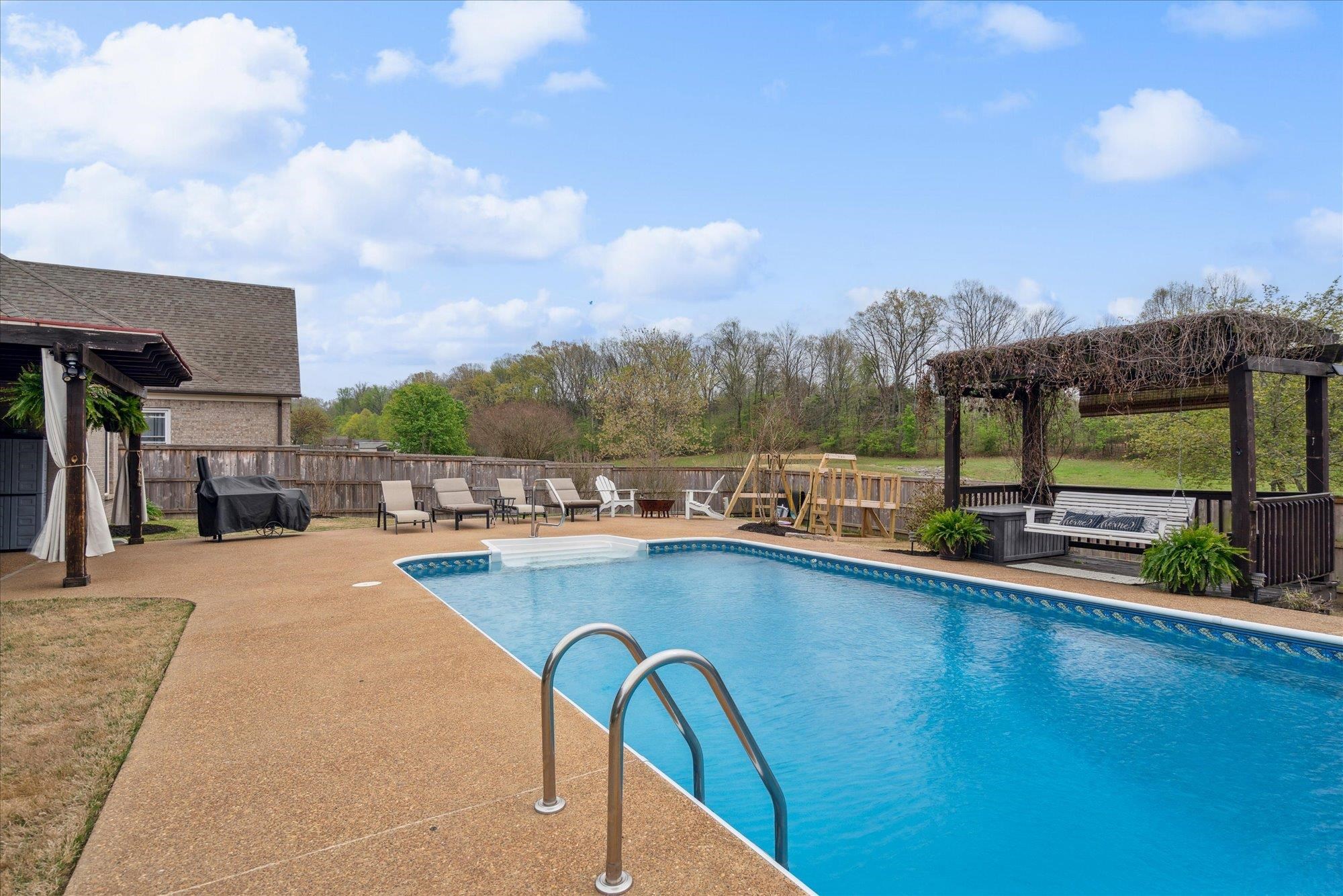 12151 CHAPEL MEADOW LN