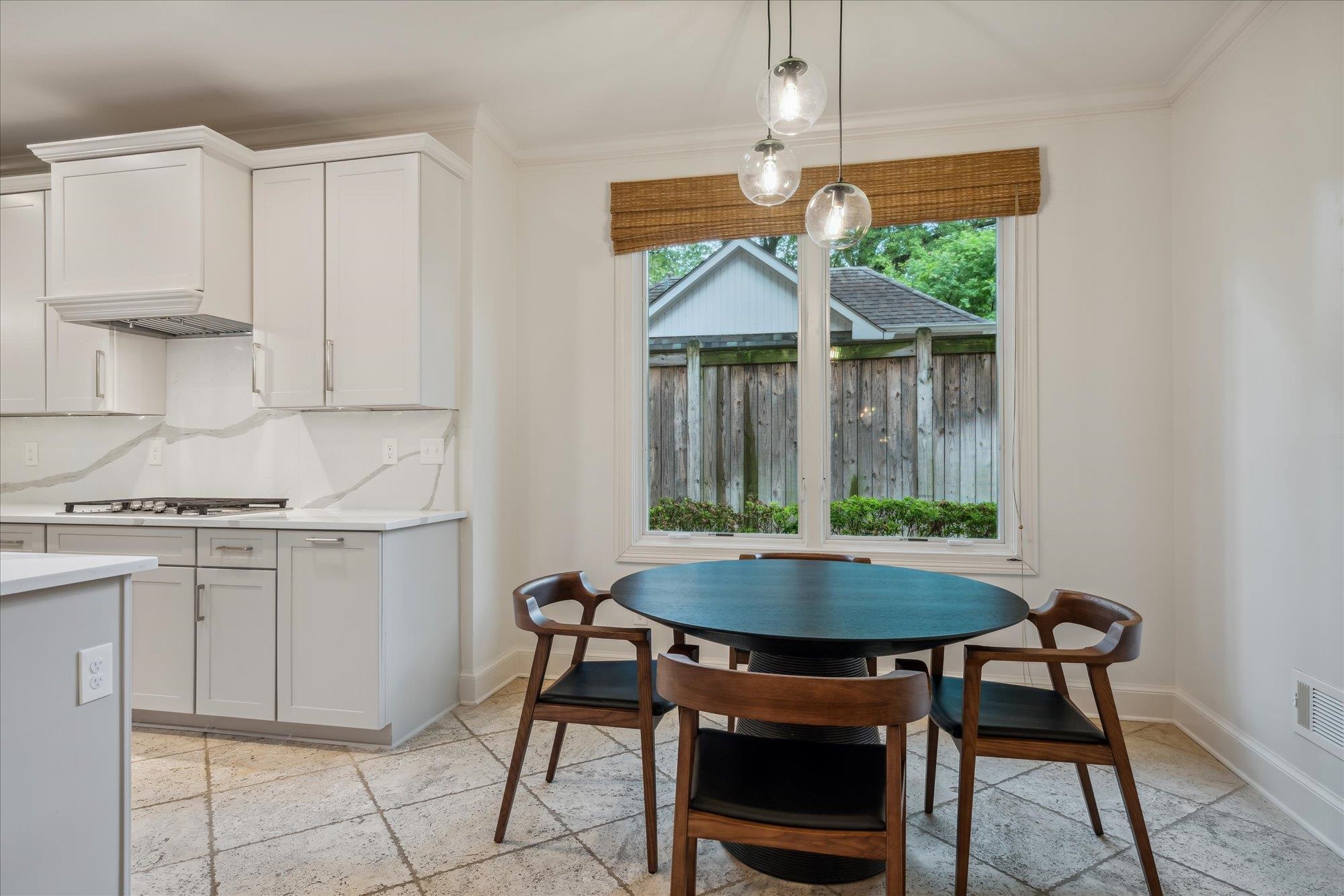 514 LINDSEYWOOD CV