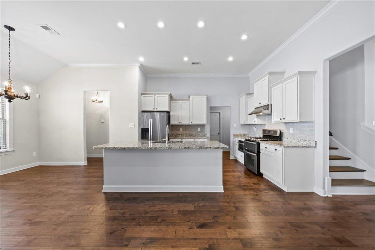 8544 WOODLAND ROSE CIR S