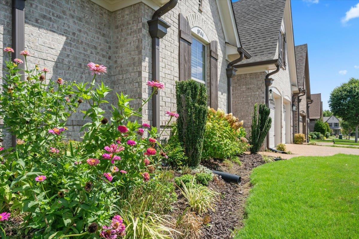 8544 WOODLAND ROSE CIR S
