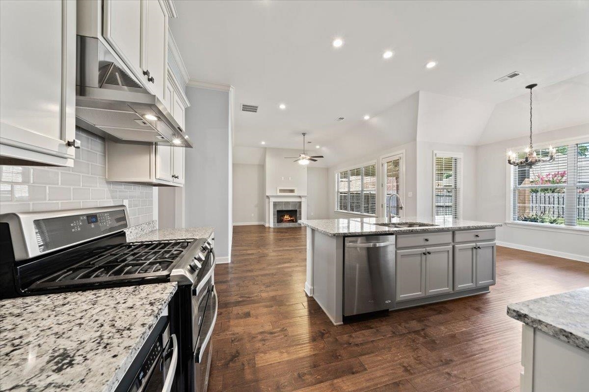 8544 WOODLAND ROSE CIR S