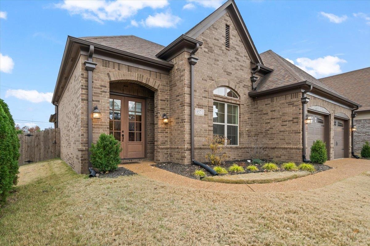 8571 WOODLAND ROSE CIR S