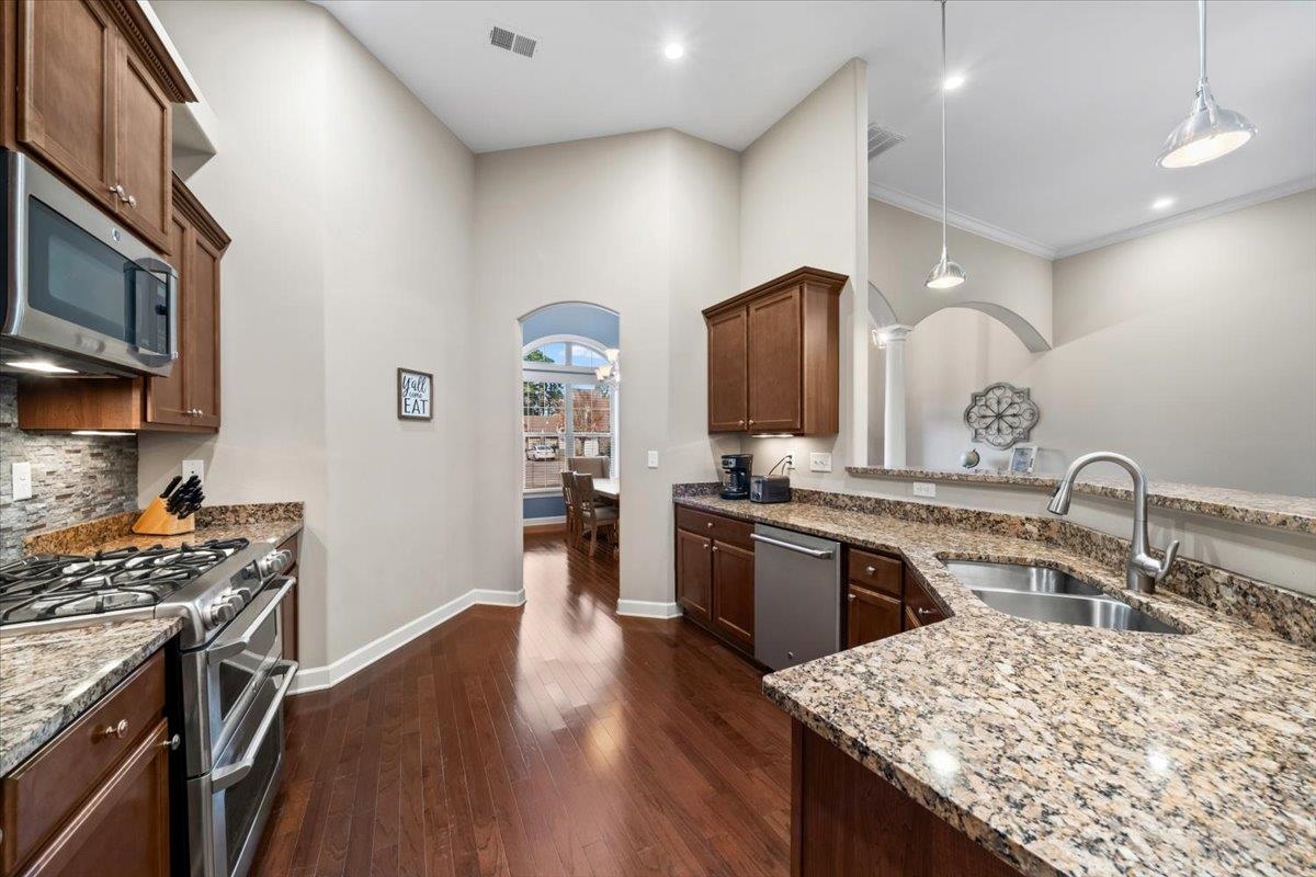 8571 WOODLAND ROSE CIR S