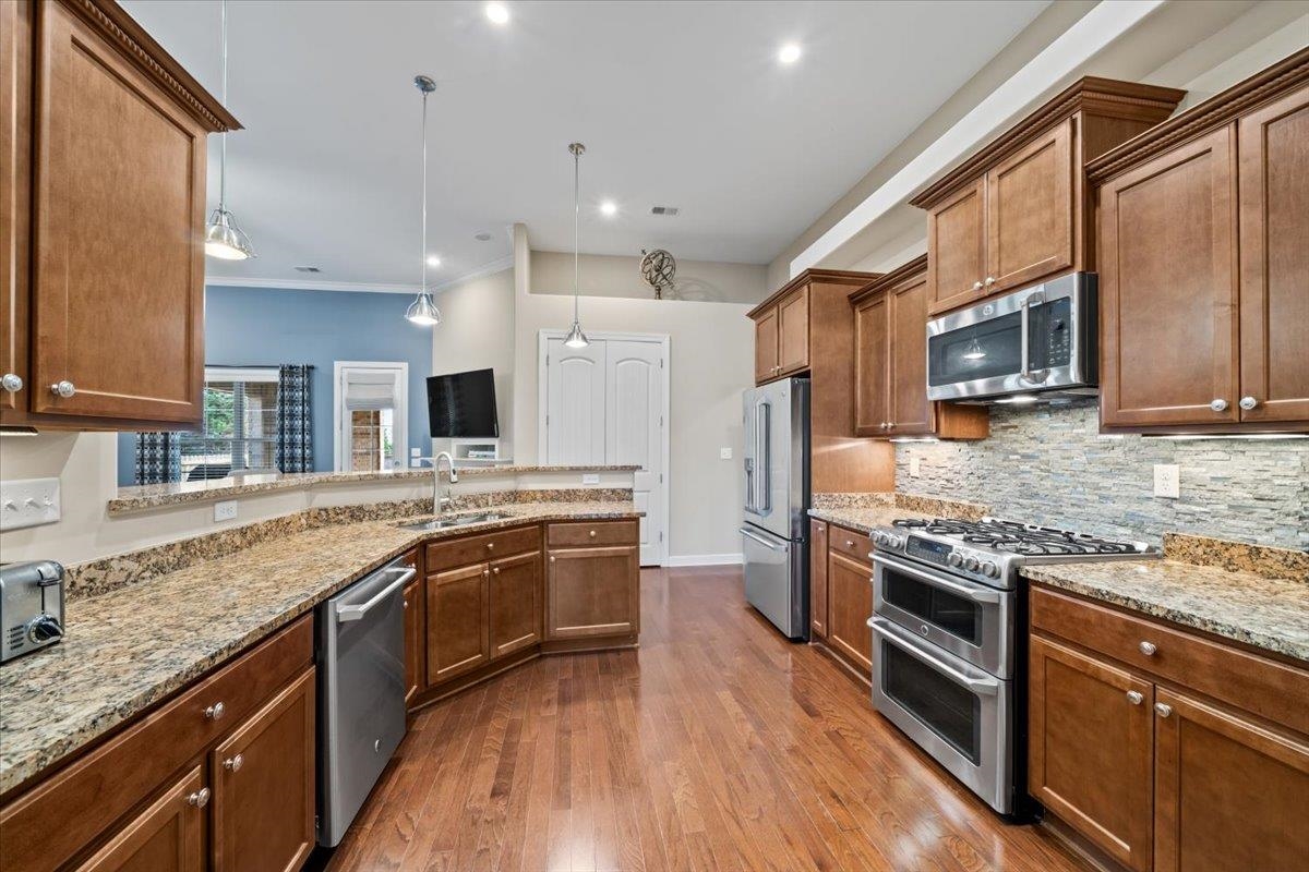 8571 WOODLAND ROSE CIR S