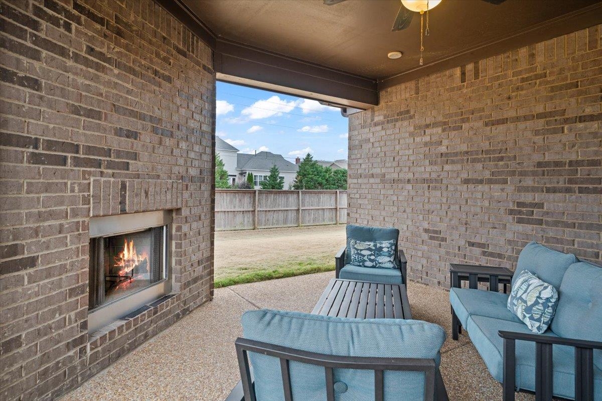 8571 WOODLAND ROSE CIR S