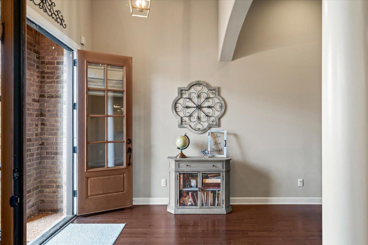 8571 WOODLAND ROSE CIR S