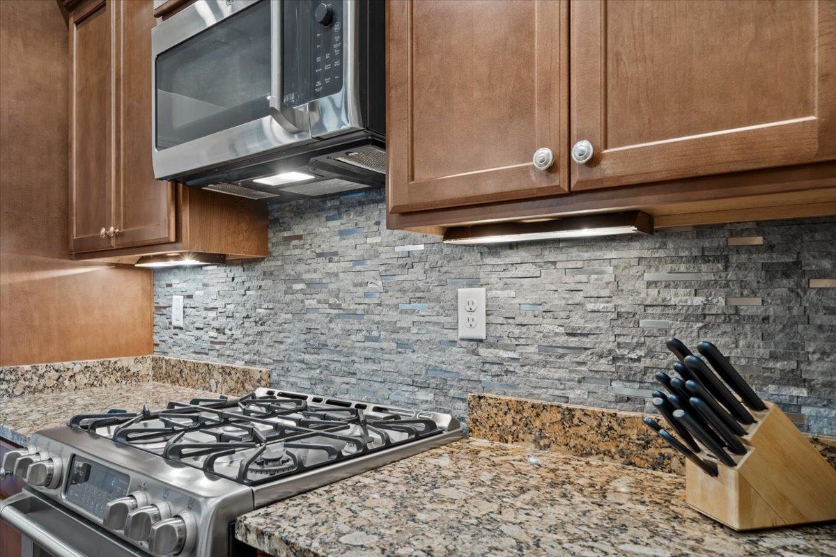 8571 WOODLAND ROSE CIR S