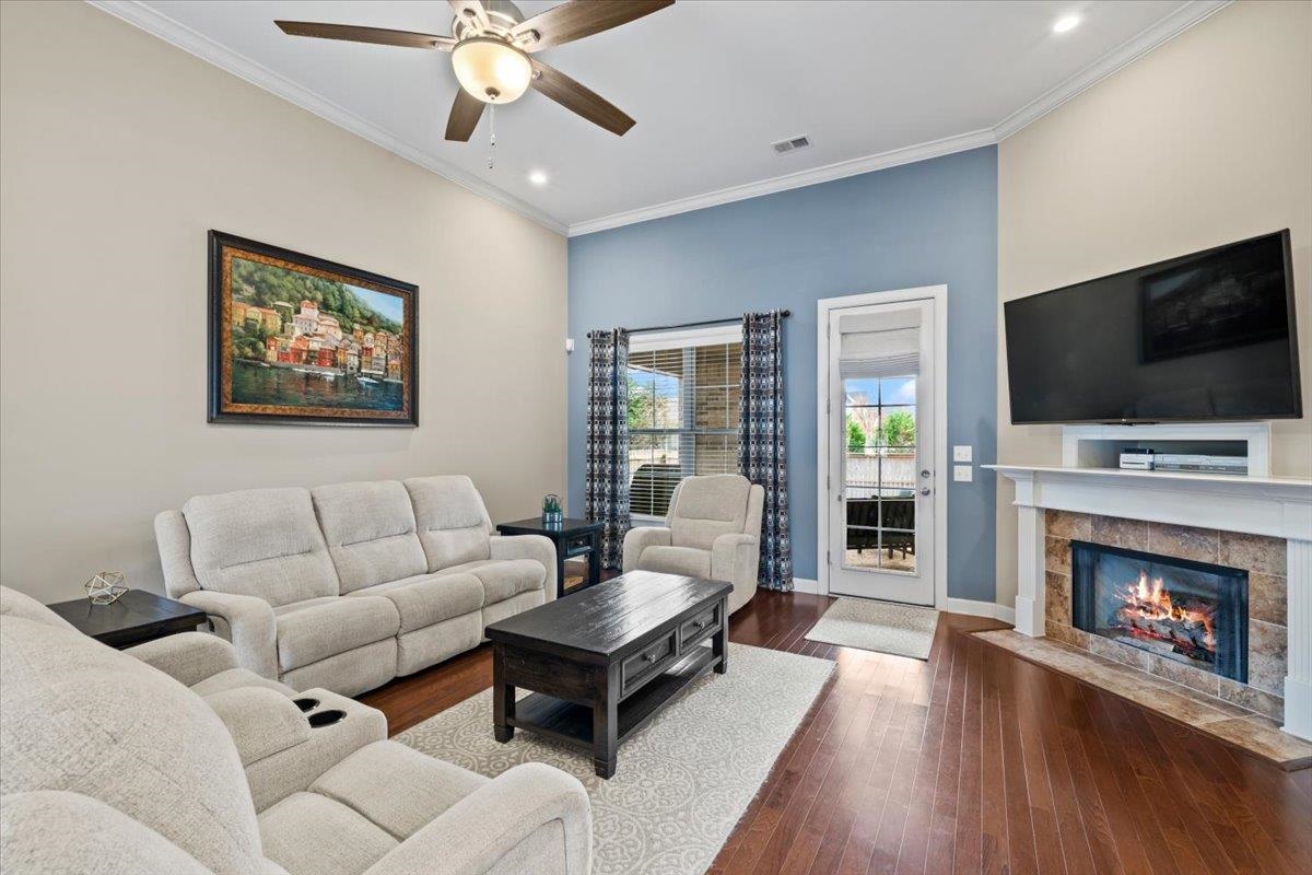 8571 WOODLAND ROSE CIR S